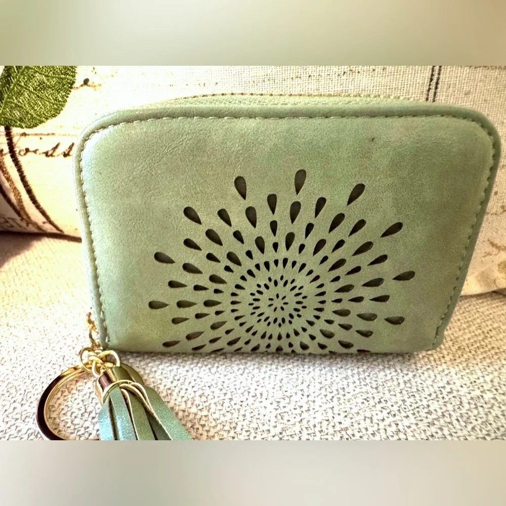 New Sage Green Faux Leather Zippered RFID Blocking Card Holder Wallet - Picture 4 of 5